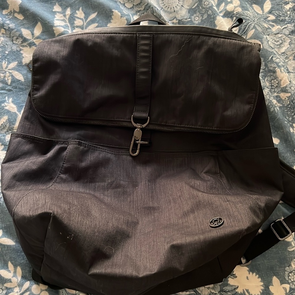 Lululemon large backpack like new perfect gift 🎁